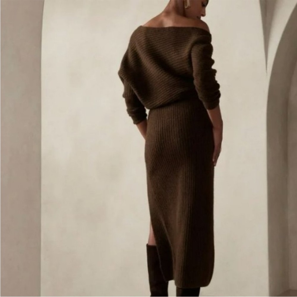 Banana Republic Colleta Off-Shoulder Midi Dress. Maverick Brown. Small. EUC